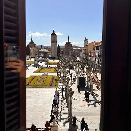 Sonar En La Plaza Cervantes 1 Alcala de Henares Exterior photo